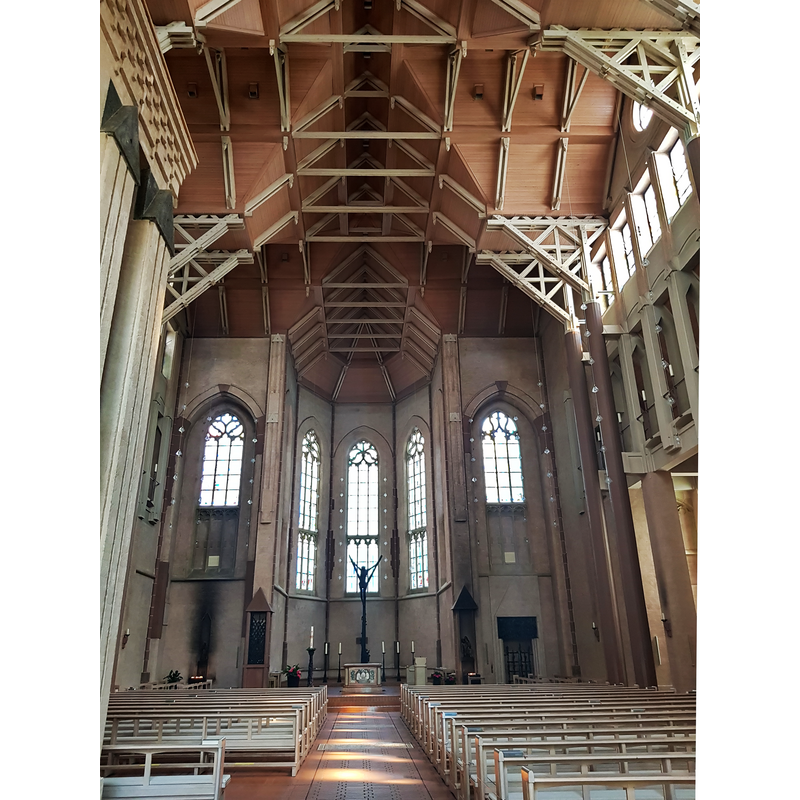 Source caption: "Kirche St. Antonius in Kevelaer, Gelderner Straße 15/Bahnstraße, Roermonder Platz." -- re-built after a 1982 fire that destroyed most of the building