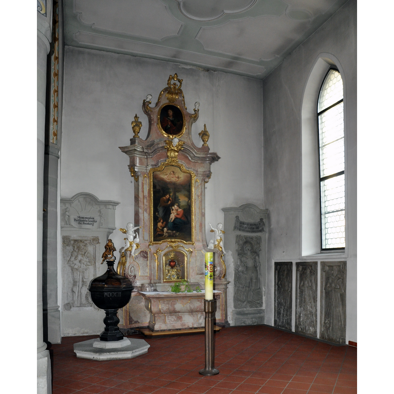Source caption: "Wangen im Allgäu, Kath. Pfarrkirche St. Martinus. Südliches Seitenschiff mit Taufstein (1692), Täufer- und Magnusaltar (1779) und fünf Epitaphe der Burggrafen von Praßberg"