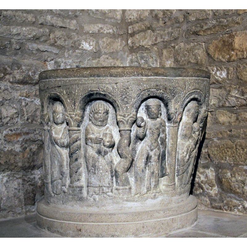 Source caption: "Pila bautismal en la Iglesia de San Martín de Tours"