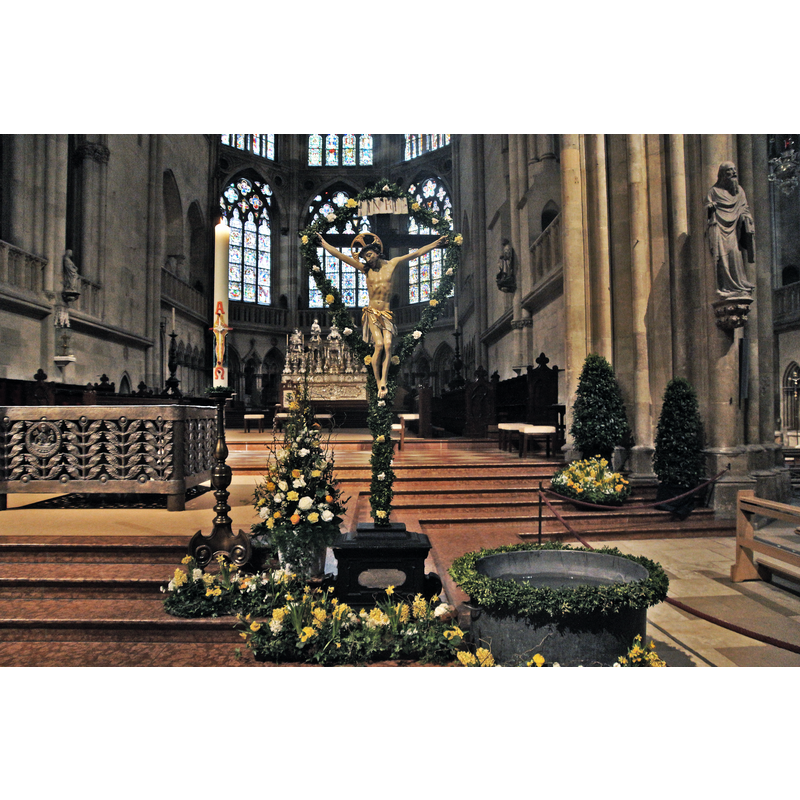 Source caption: "Der Dom zu Regensburg" -- notice the font(?) in the foreground