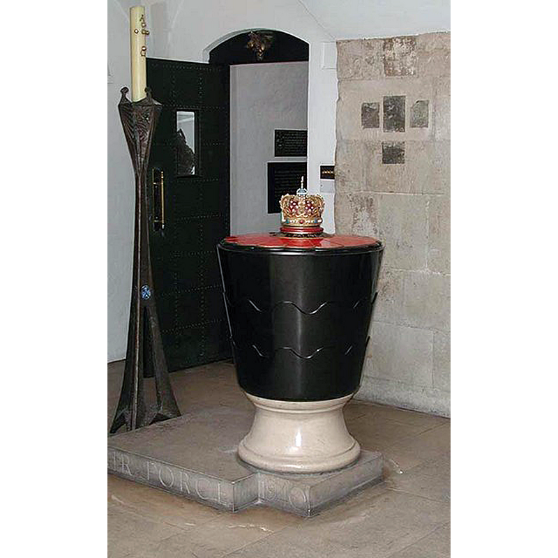 Source caption: "St Clement Danes Church, Strand, London WC2 - Font"