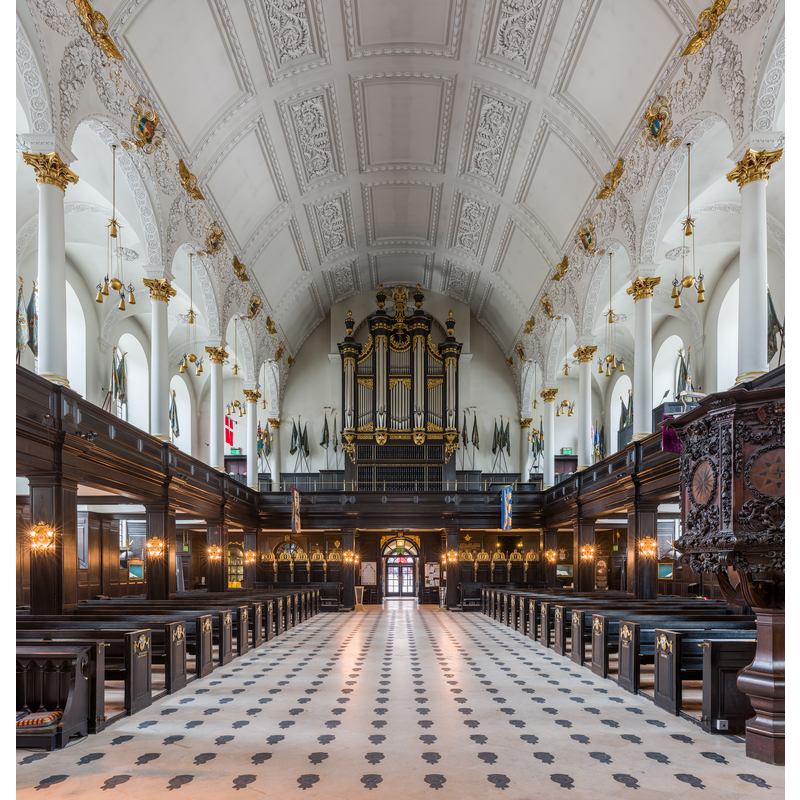 Source caption: "The entrance and organ of Saint Clement Danes Church in London, England."