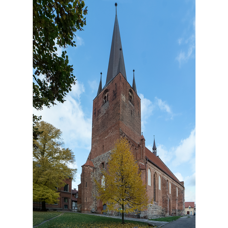 Source caption: "St. Petri-Kirche, Petrikirchhof in Stendal"