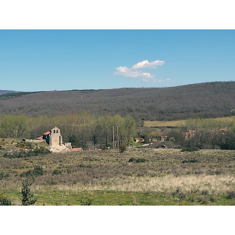 Source caption: "Vista superior de Piedrahíta de Muñó con su iglesia presidiendo el pueblo"