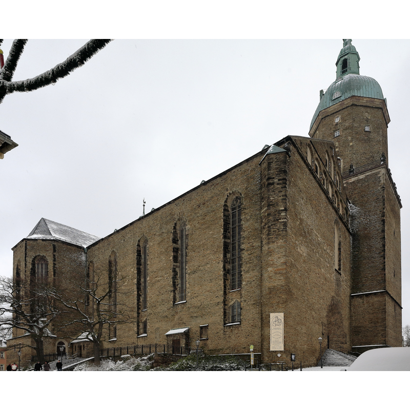Source caption: "die Nordwestecke aus der Großen Kirchgasse, heftig entzerrt (durch die engen Stadtstraßen ist die Kirche anders kaum fotografierbar)"
