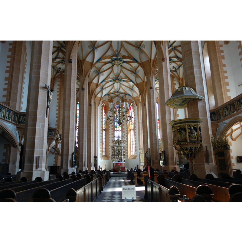 Source caption: "Annaberg-Buchholz, St. Annenkirche: Die St. Annenkirche in Annaberg-Buchholz ist eine Hallenkirche an der Schwelle zwischen Spätgotik und Renaissance und mit 65 Metern Länge und 40 Metern Breite die größte reine Hallenkirche der Spätgotik in Sachsen. Der Turm ist 78 Meter, der Innenraum der Kirche 28 Meter hoch. Sie ist das Wahrzeichen der Stadt und weithin sichtbar. Die St. Annenkirche wurde ursprünglich ab 1499 als katholisches Gotteshaus errichtet. 1539 wurde sie evangelisch-lutherisch."