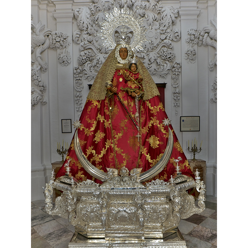 Source caption: "Iglesia Mayor de Nuestra Señora de la Granada. Imagen con orígenes en el siglo XIII, vinculada a la Orden de Santiago."