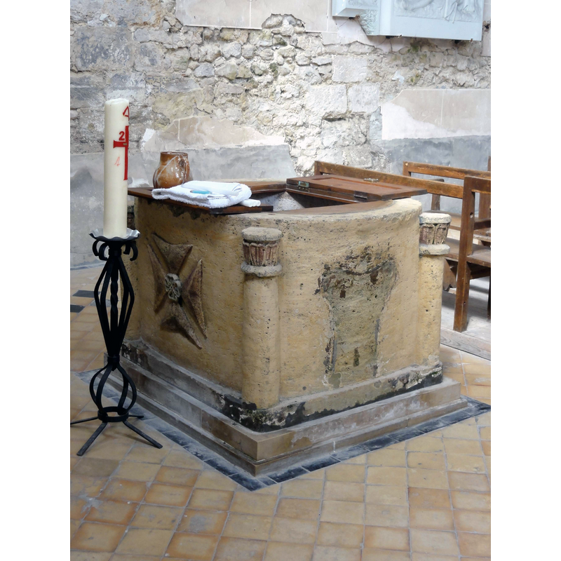 Source caption: "Breuil-le-Vert (60), église Saint-Martin, nef, fonts baptismaux"