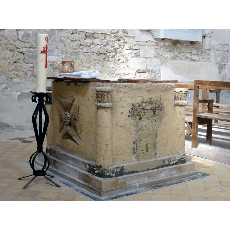 Source caption: "Breuil-le-Vert (60), église Saint-Martin, nef, fonts baptismaux"