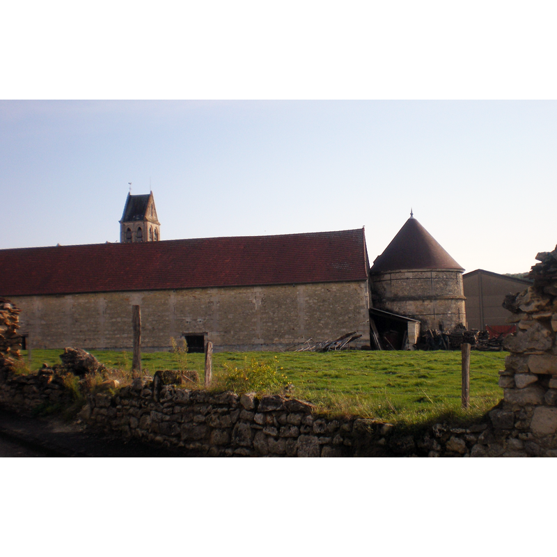 Source caption: "L'église et le prieuré de Breuil-le-Vert" -- the remains of the priory, seen here in the foreground, are now used as a farm