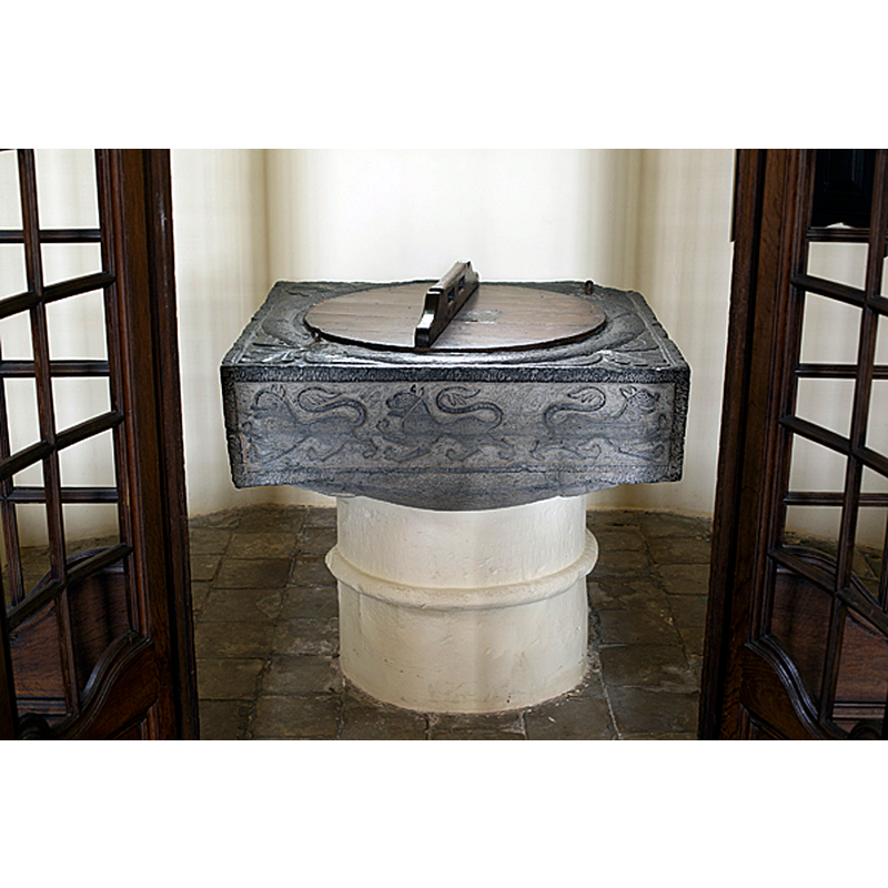 Source caption: "Deux Acren,église Saint-Martin. Lessines. Hainaut. Belgium. Font baptismal, 12e siècle. Parish church (église Saint-Martin). Baptismal font. 12th century. Romanesque."
