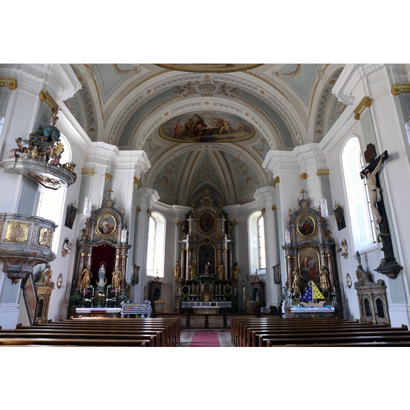 Source caption" Kath. Pfarrkirche hl. Petrus, Reith im Alpbachtal; mächtiger klassizistischer Saalbau. Urkundlich Pfarre 1187. Kirchenneubau 1801 bis 1805"