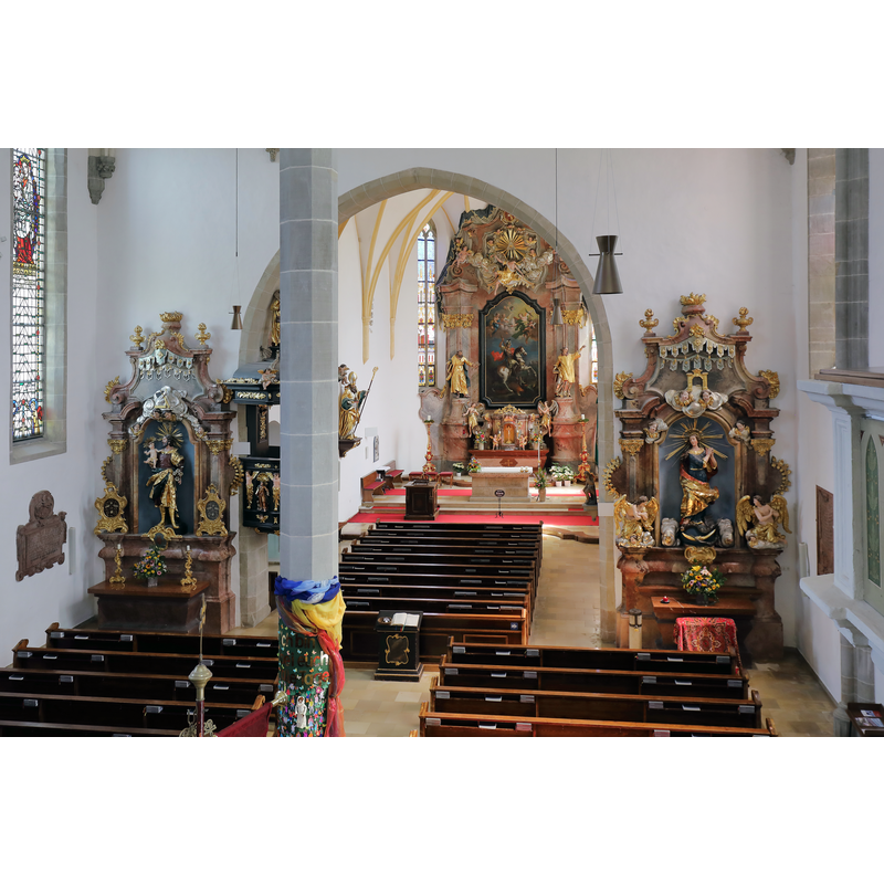 Source caption: "Innenansicht der röm.-kath. Pfarrkirche hl. Georg in der oberösterreichischen Marktgemeinde St. Georgen im Attergau."