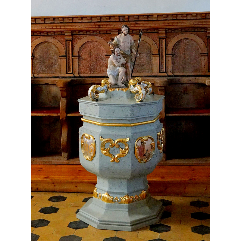 Source caption: "Miłków - Kościół św. Jadwigi (1542-1543)" -- the outer wooden casing was restored in 2012 [cf. FontNotes]