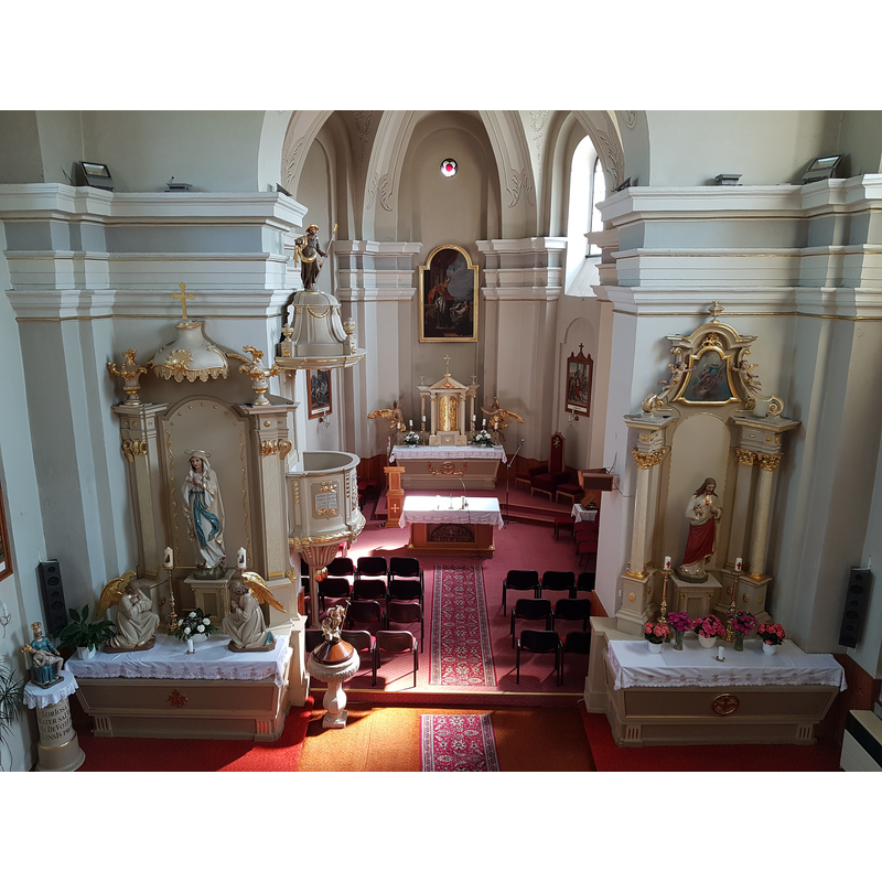 Source caption: " Interiér kostola sv. Mikuláša (Tomášov)"