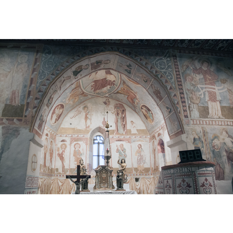 Source caption: "Kostol sv. Mikuláša v Porube, okres Prievidza" -- 15thC(?) frescoes
