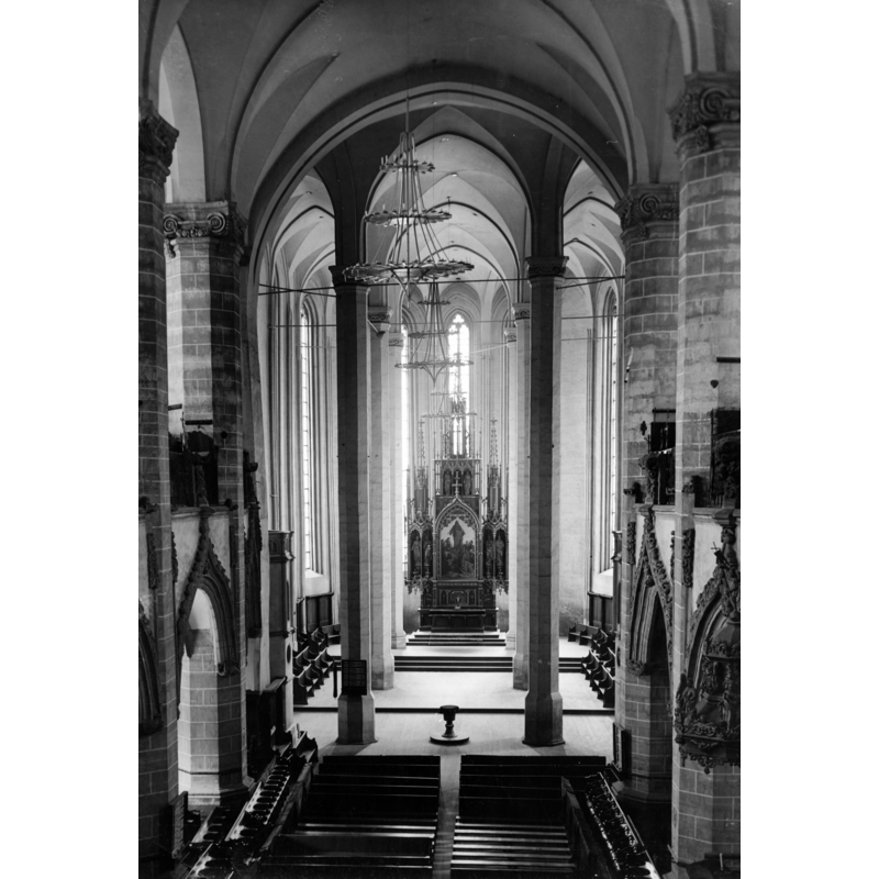 Source caption: "Fekete templom. Church interior. Romania, Transylvania, Brasov"