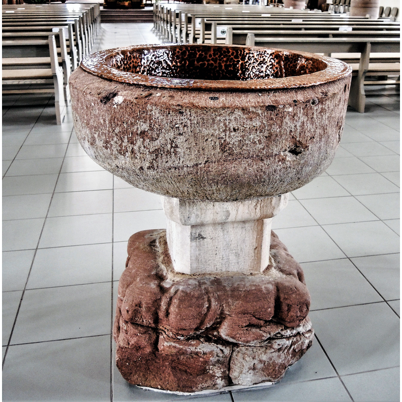 Source caption: "Bénitier de l'église "
