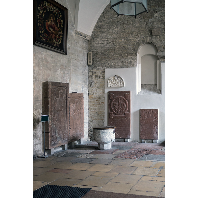 Source caption: "Monument (Tomb) at Niedermuenster Abbey (Regensburg)"