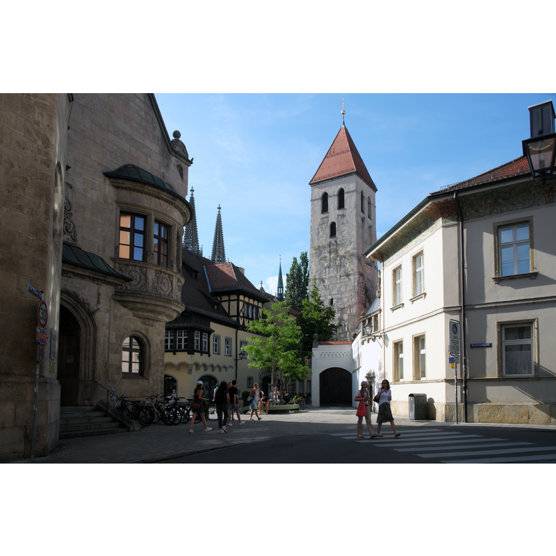 Source caption: "Stiftskirche des ehemaligen Damenstiftes Niedermünster in Regensburg im Regierungsbezirk Oberpfalz (Bayern/Deutschland)"