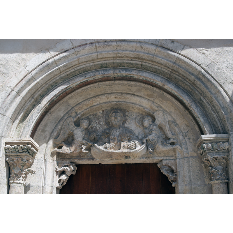 Source caption: "Stiftskirche des ehemaligen Damenstiftes Niedermünster in Regensburg im Regierungsbezirk Oberpfalz (Bayern/Deutschland), Tympanon am Portal"