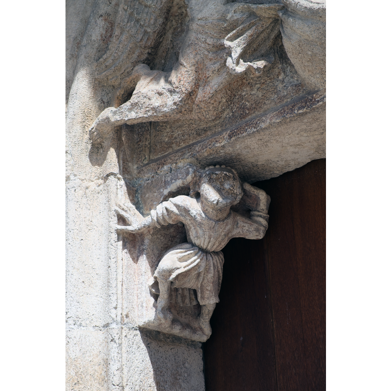Source caption: "Stiftskirche des ehemaligen Damenstiftes Niedermünster in Regensburg im Regierungsbezirk Oberpfalz (Bayern/Deutschland), Konsole am Portal"