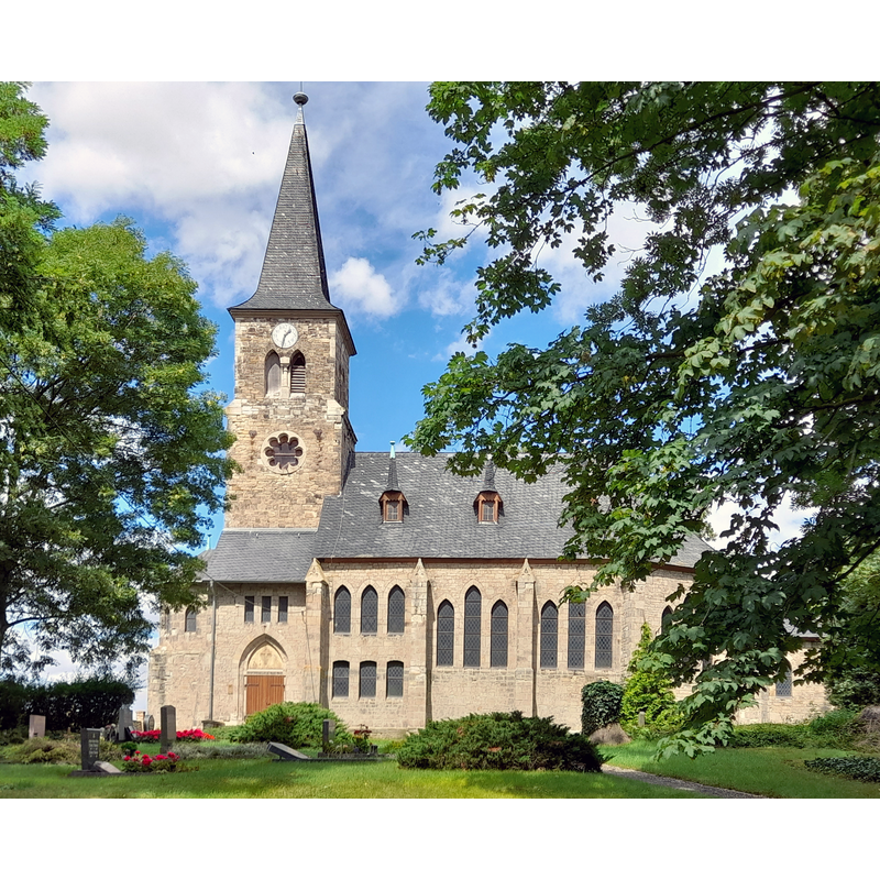 Source caption: "Kirche St. Johannes der Täufer, Naundorf (Salzatal), Ansicht von Süden"