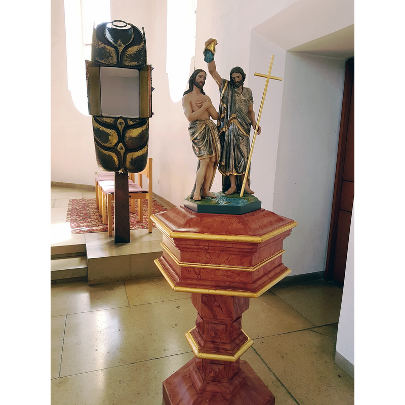 Source caption: "St. Stephan (Hilgertshausen), Taufstein mit Taufe Jesu"