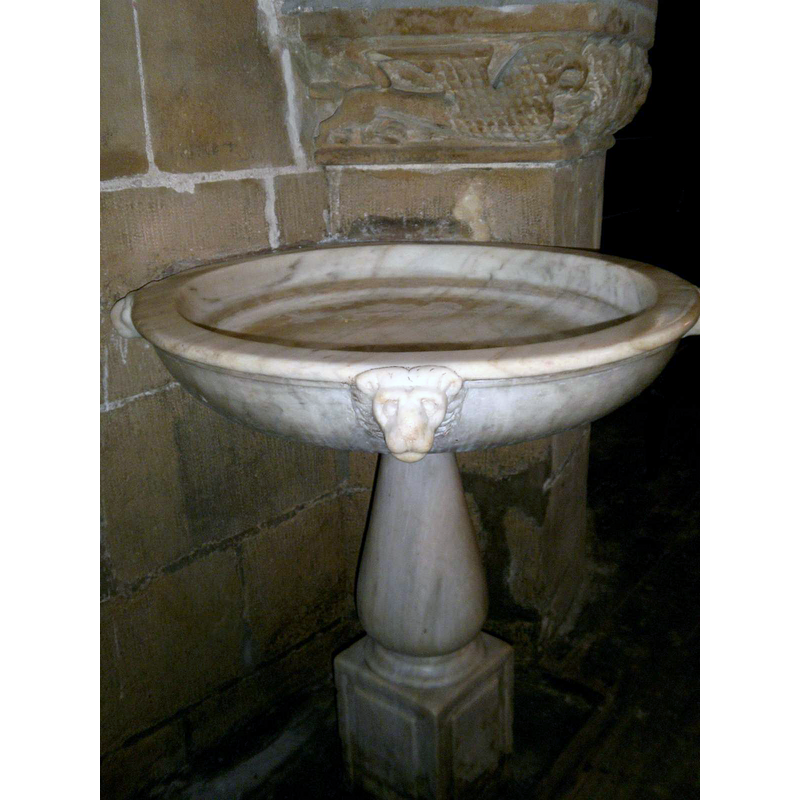 Source caption: "Iglesia de Santa María de la Asunción y del Manzano (Fuenterrabía)"