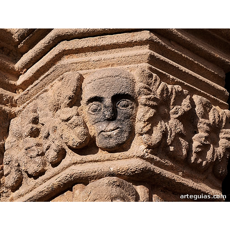 Source caption: "Cabezas humanas entre grandes hojas vegetales."