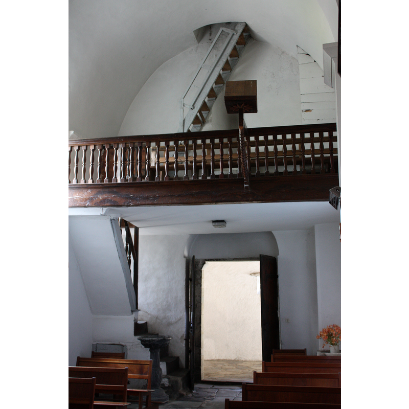 Source caption: "Saligos - Eglise Saints-Pierre-et-Paul" -- the top of the baptismal font is discernible in the bottom-right corner of the image