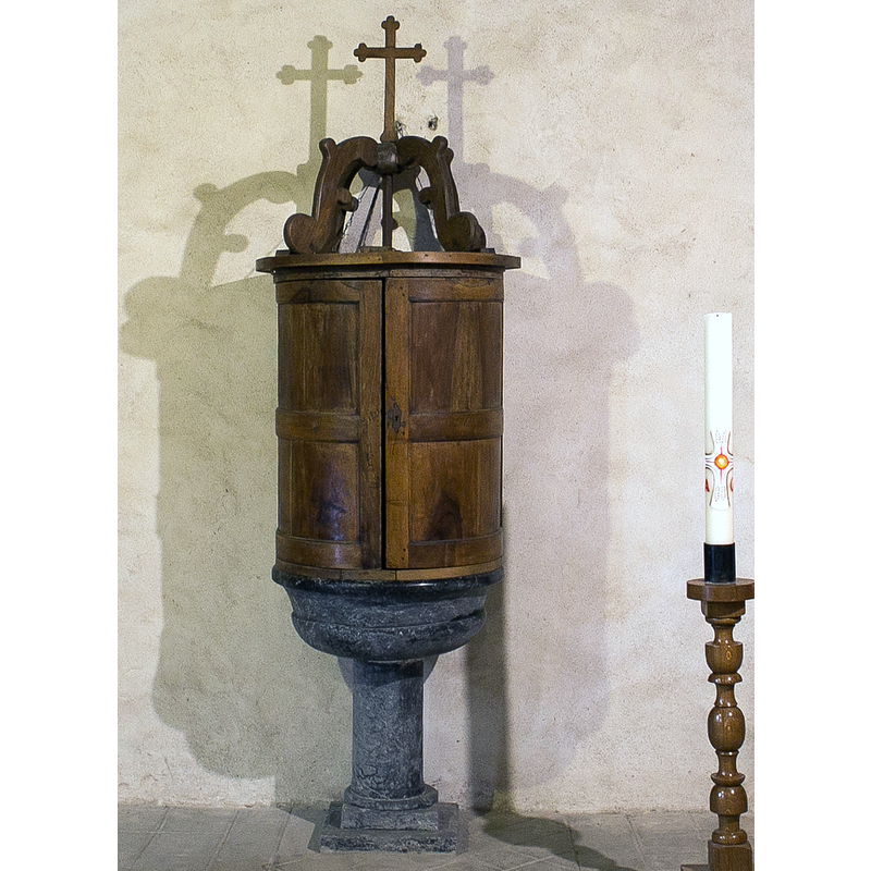 Source caption: "Fonts baptismaux de l'église de l'Assomption de Maubourguet / Hautes-Pyrénnées, France"