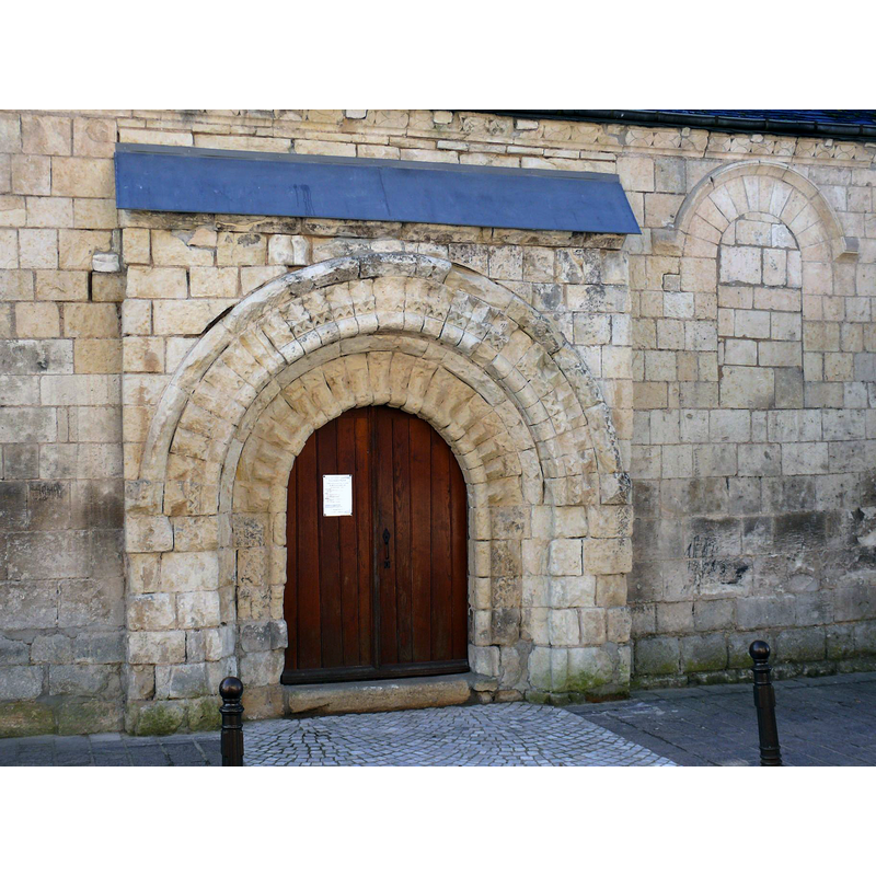 Source caption: "L'église Saint-Gilles de lÎle-Bouchard (Indre-et-Loire, Centre, France)."