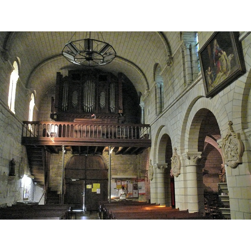 Source caption: "L'église Saint-Gilles de lÎle-Bouchard (Indre-et-Loire, Centre, France)."