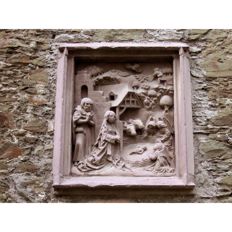 Source caption: "Hermannstein, Burgstraße 5, Kirche, Relief" -- this is a replica of the late-15thC Nativity sandstone relief; it is mounted in the original position outside -- the original was moved inside in 1977 and mounted on an inside wall near the baptismal font of about the same period