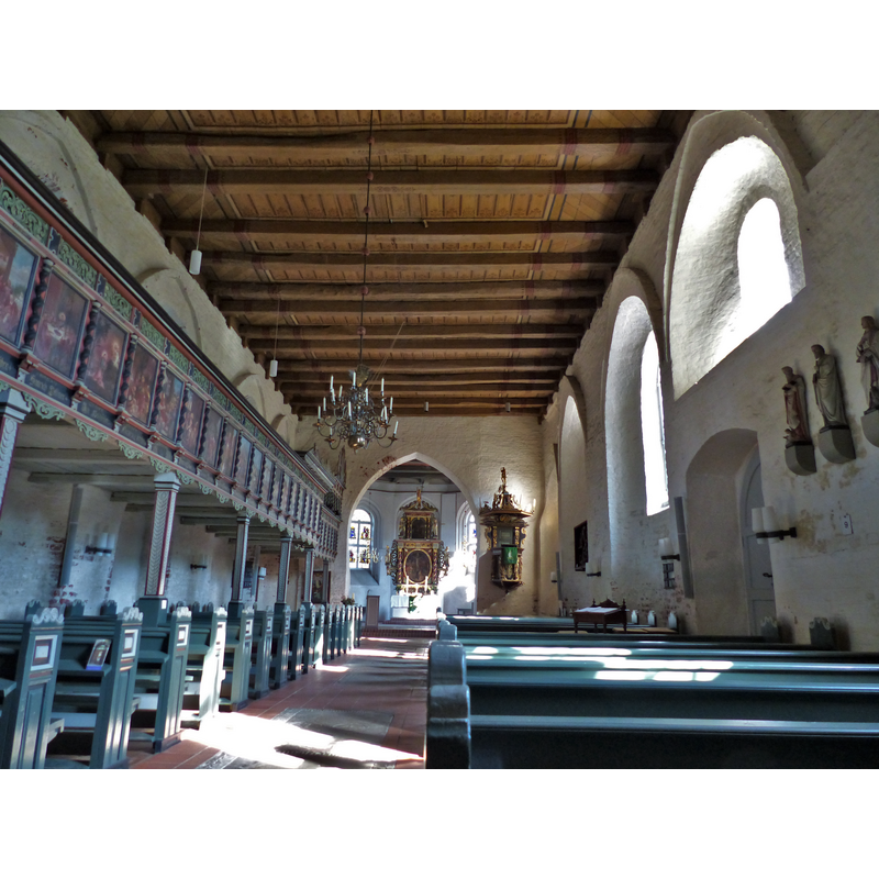 Source caption: "Dorfkirche Golzwarden, Innenraum nach Osten"