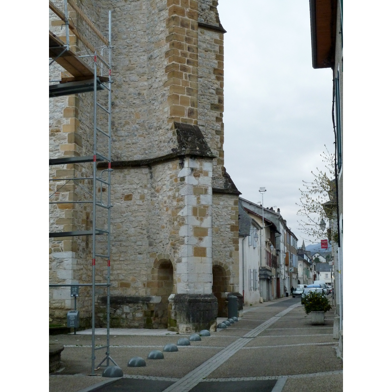Source caption: "Église de Nay (Pyrénées-Atlantiques)"