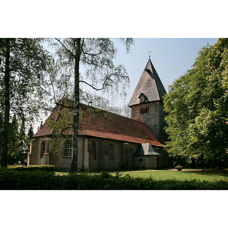 Source caption: "Kirche in Basse (Neustadt a.Rbg.), Niedersachsen, Deutschland"