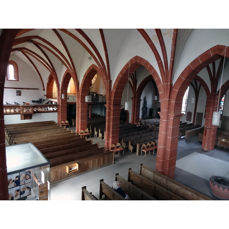 Source caption: "Blick von der Südempore nach Nordwesten" -- showing the baptismal font in the bottom-right corner of the image
