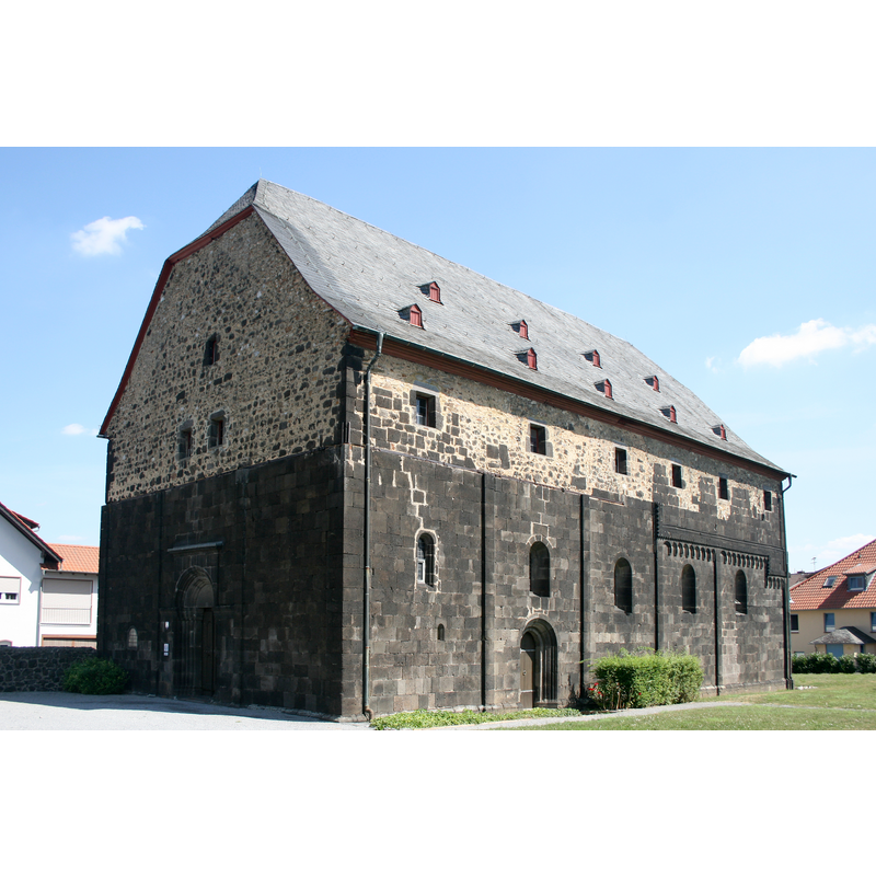 Source caption: "Komturkirche Nieder-Weisel, Stadt Butzbach, Wetteraukreis, Hessen, Ansicht von Südwesten."