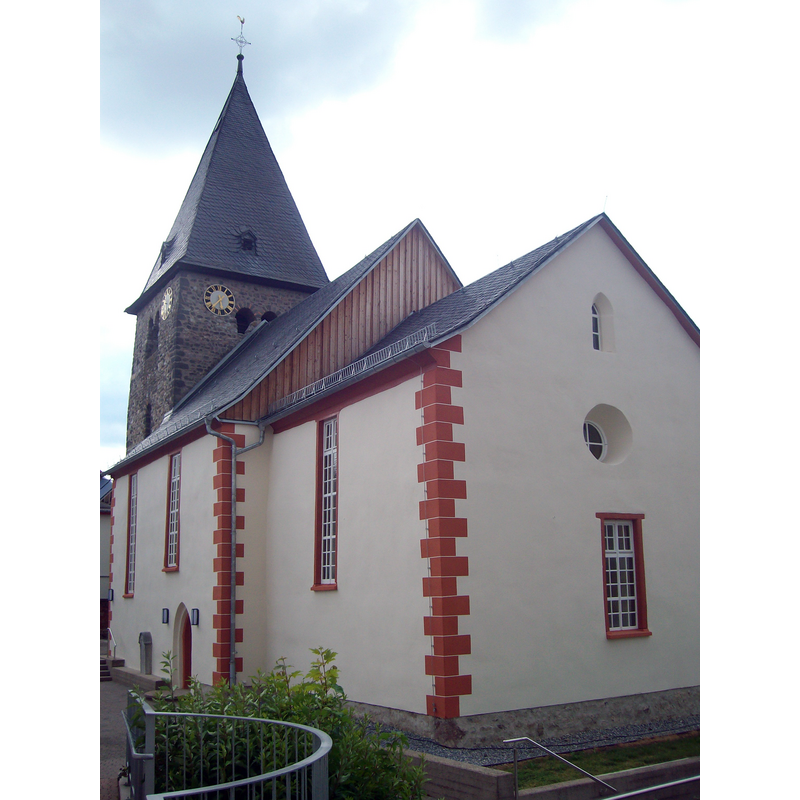 Source caption: "Kirchturm der Evangelischen Kirche in Kirch-Göns, Hessen"