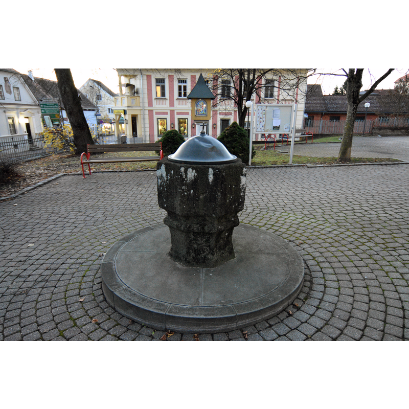 Source caption: "Taufbecken Pfarrkirche Hartmannsdorf"