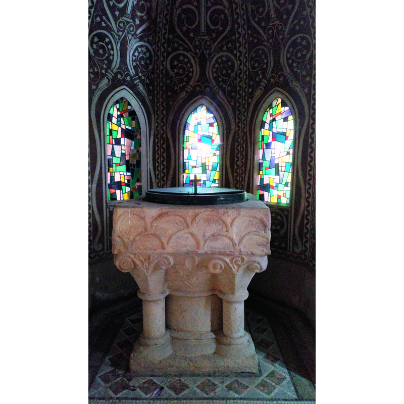 Source caption: "Église Saint-Martial de Soyécourt, fonts baptismaux en pierre calcaire (XIIe siècle)"