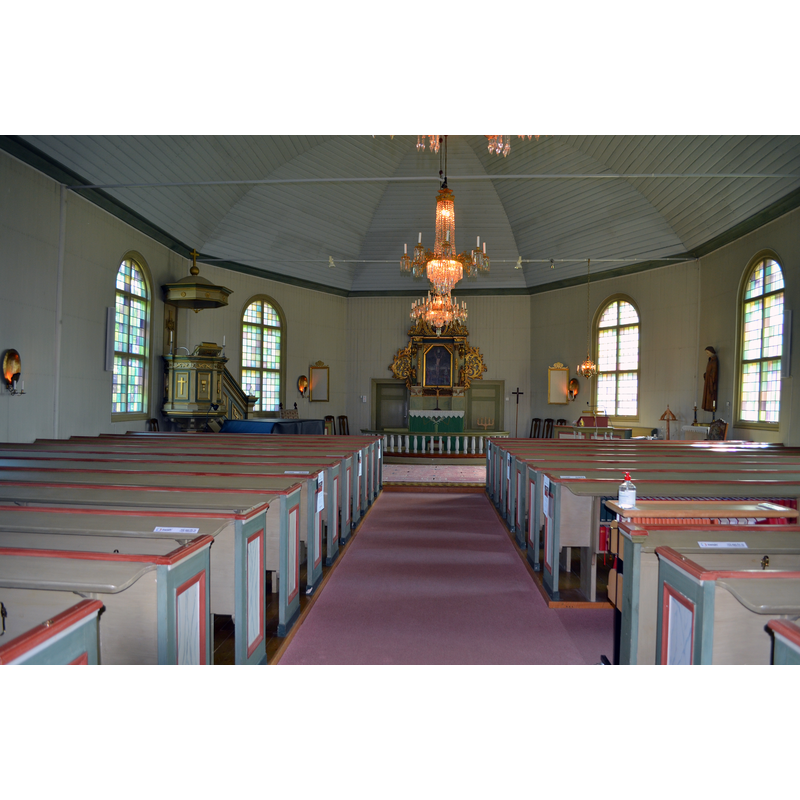 Source caption: "Tveta kyrkas kyrkorum" -- the baptismal font, invisible in this image, is located in the southeast area of the nave, by the statue seen here on the right [south] wall