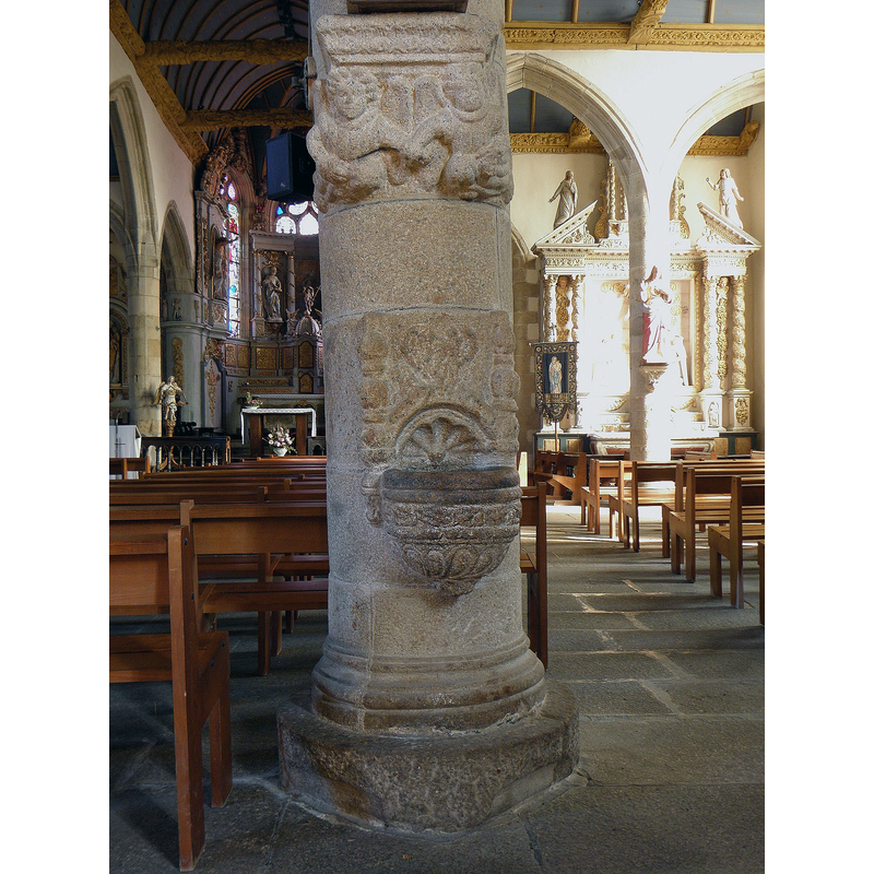 Source caption: "Intérieur de l'église Notre-Dame de Bodilis [...] Bénitier."