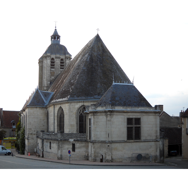Source caption: "L'église Saint-Sauveur, à Bellême, Orne, France."