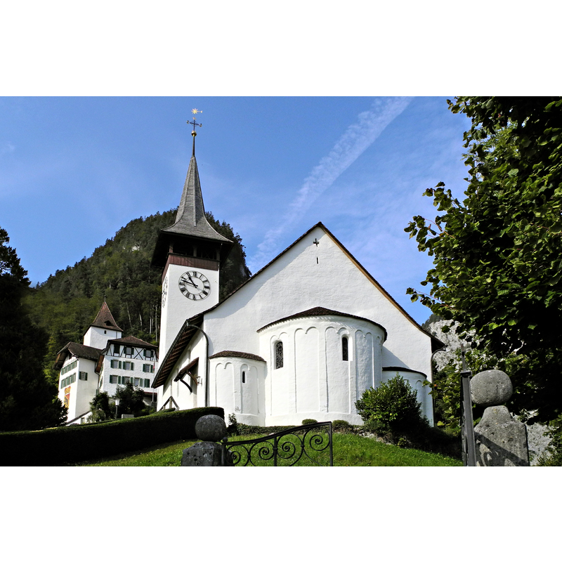 Source caption: "Wimmis, Schloss und Kirche St. Martin (eine der 14 Thunerseekirchen) liegen unmittelbar hintereinander. Ansicht der drei Apsiden"