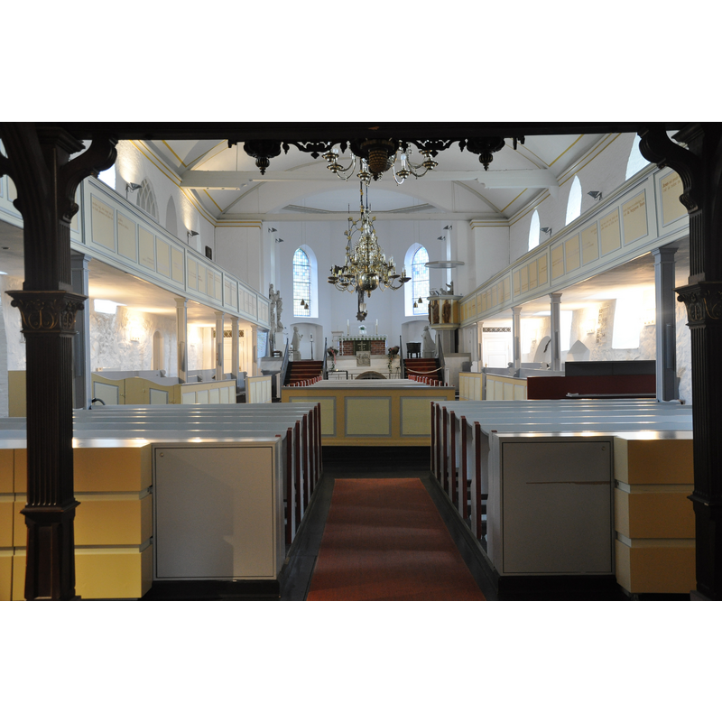 Source caption: "Lauenburg, Maria-Magdalenen-Kirche" -- the baptismal font is visible at the far end, in the chancel, right [south] side in October 2014