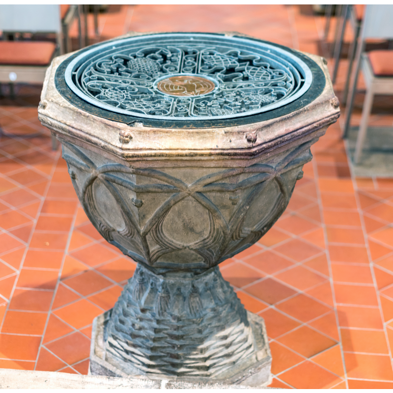 at the angles of the octagonal rim