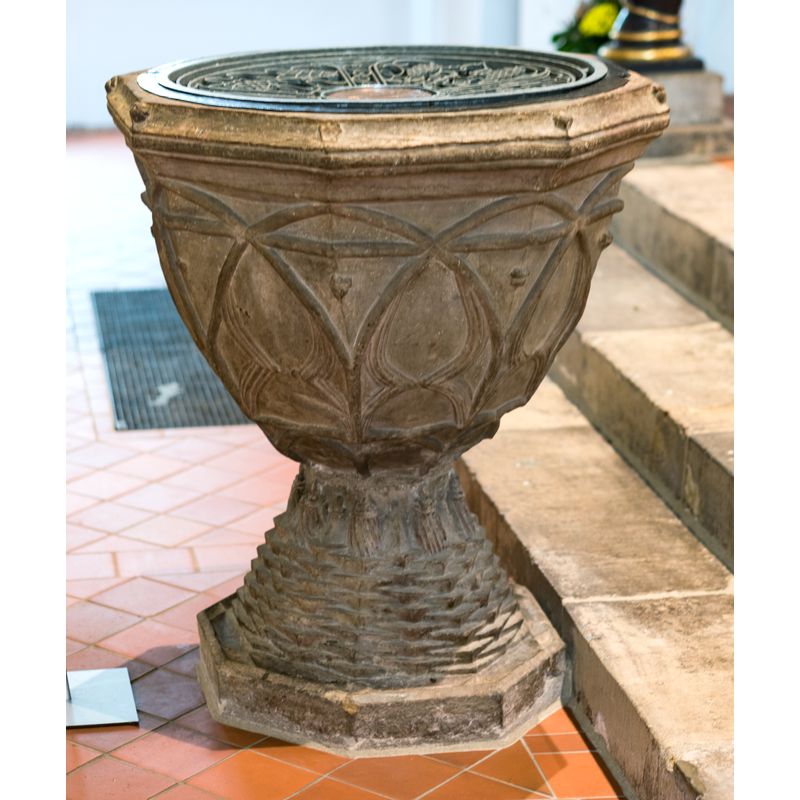 graded moulding at the upper basin side and rim; other mouldings forming semi-circles around the basin sides